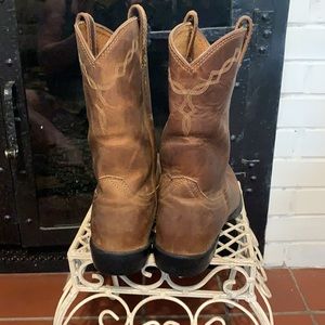 Ariat Boots, size 8-1/2 B, great gently condition